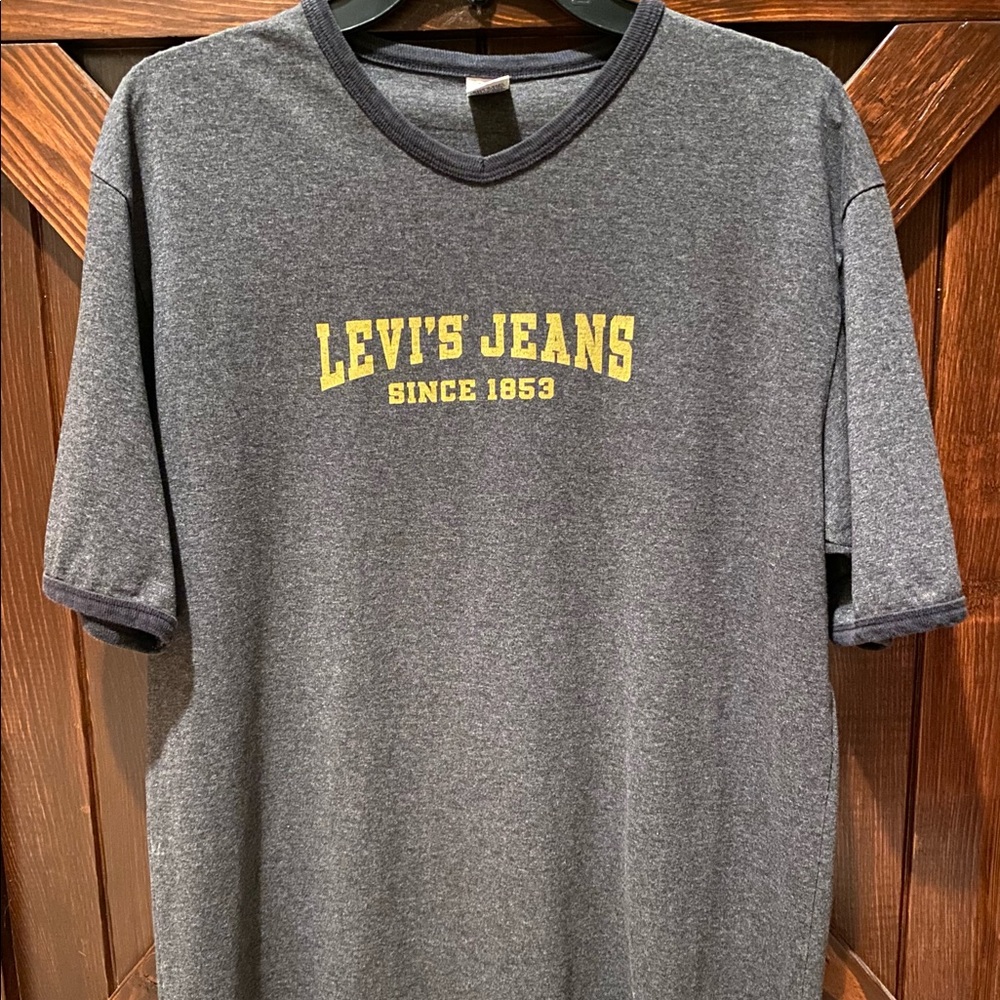 Levi’s Jeans t-shirt size medium.